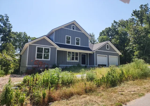 Photo 3 of Single family home for sale at 26 Wiltshire Dr, Bella Vista, AR 72714 | MLS# 1360283 | Listing updated on 2026-09-02