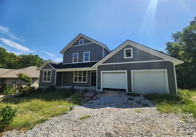 Photo 3 of Single family home for sale at 26 Wiltshire Dr, Bella Vista, AR 72714 | MLS# 1360283 | Listing updated on 2026-09-02