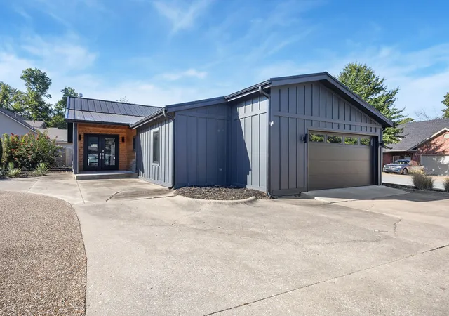 Photo 1 of Single family home for sale at 1517 Bella Vista Rd, Bentonville, AR 72712 | MLS# 1360743 | Listing updated on 2026-10-21