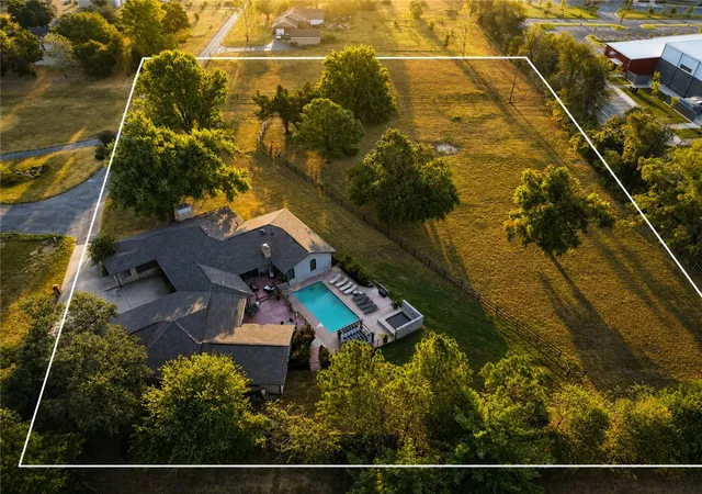 Photo 3 of Sale Pending at 5640 W Horsebarn Ln, Rogers, AR 72758 | MLS# 1360687 | Listing updated on 2026-09-04