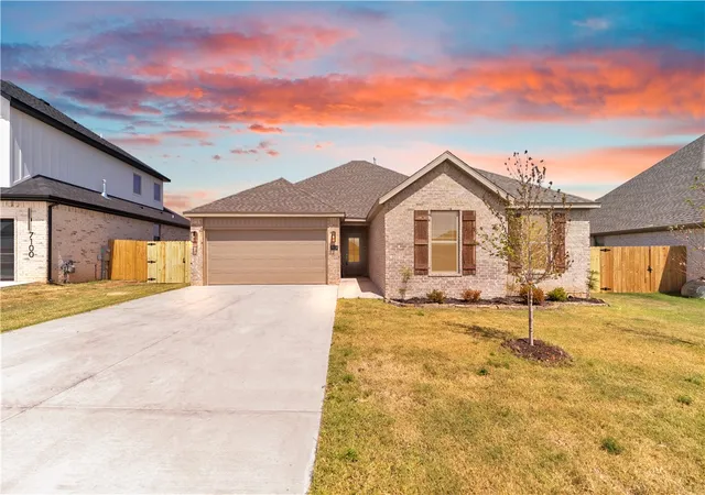 Photo 2 of Single family home for sale at 7014 Sw Orange Ave, Bentonville, AR 72713 | MLS# 1360264 | Listing updated on 2026-09-02