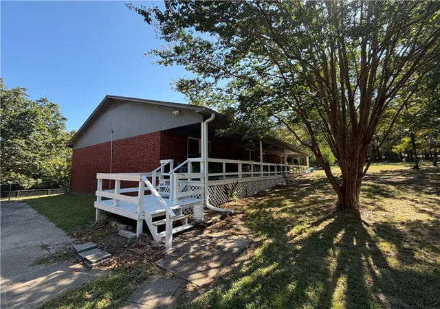 Photo 3 of Sale Pending at 707 Ridgeview Ln, Russellville, AR 72802 | MLS# 1360741 | Listing updated on 2026-10-01