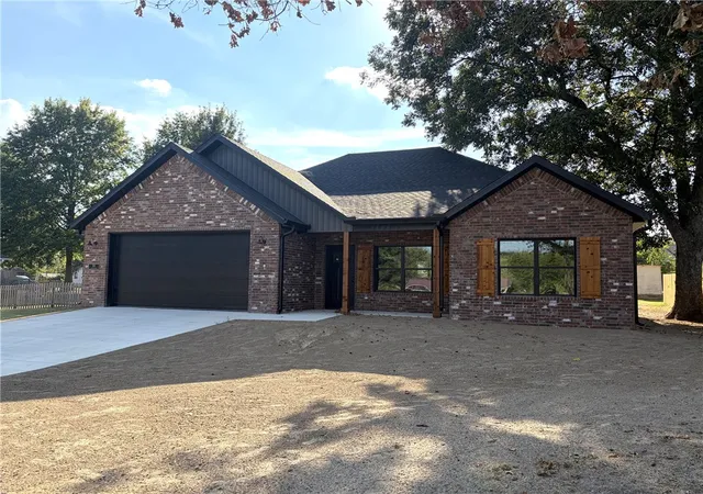 Single family home for sale at 555 Lincoln Ave, Lincoln, AR 72744 | MLS# 1360776 | Listing updated on 2026-09-02