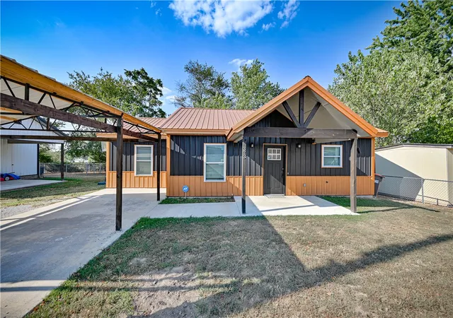 Single family home for sale at 373 Callis St, Colcord, OK 74338 | MLS# 1360791