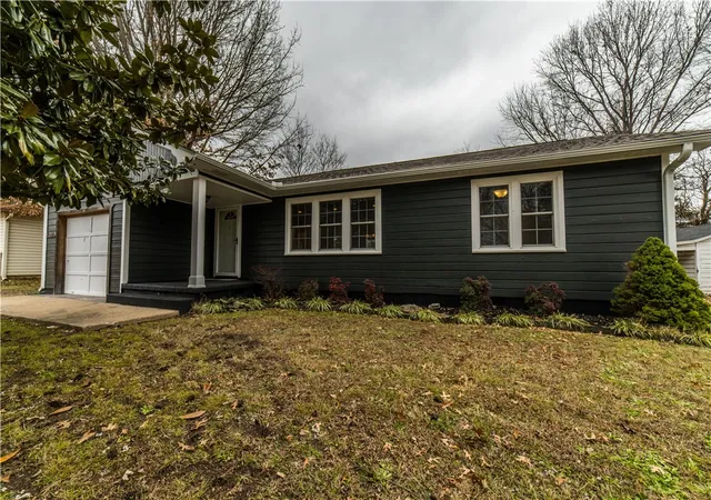 Photo 2 of Sale Pending at 315 S Seward, Siloam Springs, AR 72761 | MLS# 1360767 | Listing updated on 2026-09-02