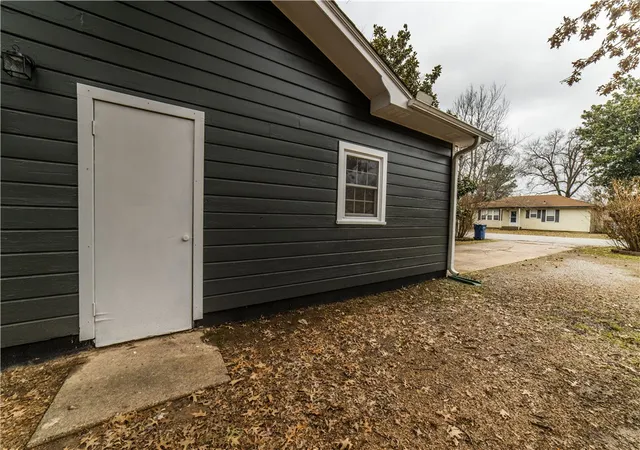 Photo 4 of Sale Pending at 315 S Seward, Siloam Springs, AR 72761 | MLS# 1360767 | Listing updated on 2026-09-02