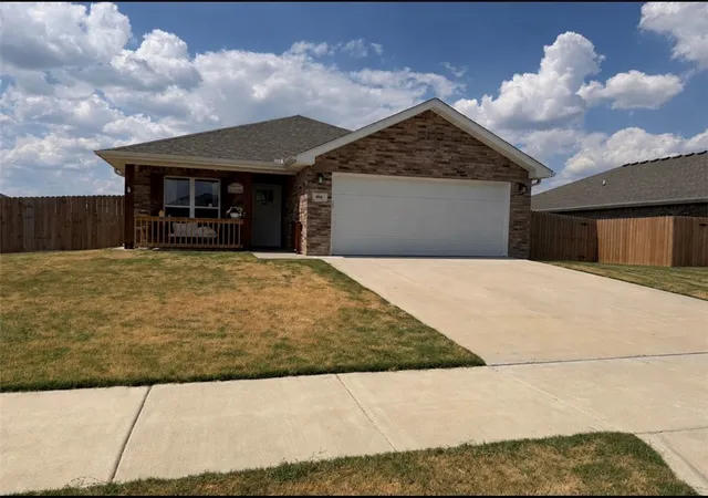 Photo 1 of Single family home for sale at 904 Sparrow St, Siloam Springs, AR 72761 | MLS# 1360815 | Listing updated on 2026-10-21