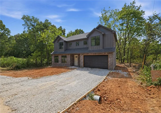 Photo 3 of Single family home for sale at 1 Mcdole Cir, Bella Vista, AR 72715 | MLS# 1360708 | Listing updated on 2026-09-02