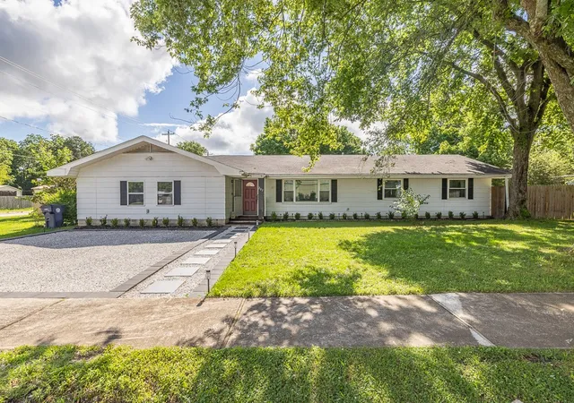 Photo 1 of Single family home for sale at 203 S Neal St, Prairie Grove, AR 72753 | MLS# 1360489 | Listing updated on 2026-09-02