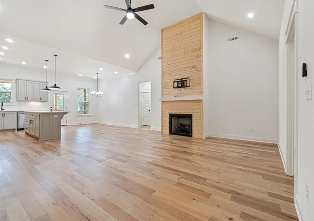 Photo 3 of Single family home for sale at 48 Brentwood Dr, Bella Vista, AR 72715 | MLS# 1360839 | Listing updated on 2026-10-06