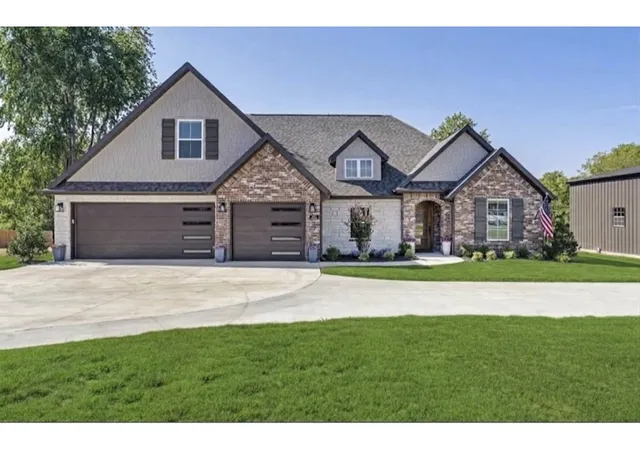 Photo 2 of Sale Pending at 4515 W Mount Comfort Rd, Fayetteville, AR 72704 | MLS# 1360728 | Listing updated on 2026-09-11