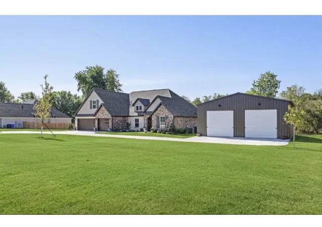Photo 3 of Sale Pending at 4515 W Mount Comfort Rd, Fayetteville, AR 72704 | MLS# 1360728 | Listing updated on 2026-09-11