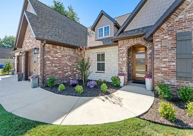 Photo 4 of Sale Pending at 4515 W Mount Comfort Rd, Fayetteville, AR 72704 | MLS# 1360728 | Listing updated on 2026-09-11