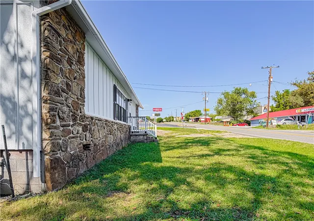 Photo 2 of Single family home for sale at 209 W Highway 62, Yellville, AR 72687 | MLS# 1360858 | Listing updated on 2026-09-02