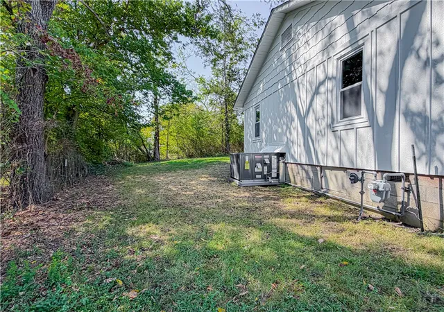 Photo 3 of Single family home for sale at 209 W Highway 62, Yellville, AR 72687 | MLS# 1360858 | Listing updated on 2026-09-02