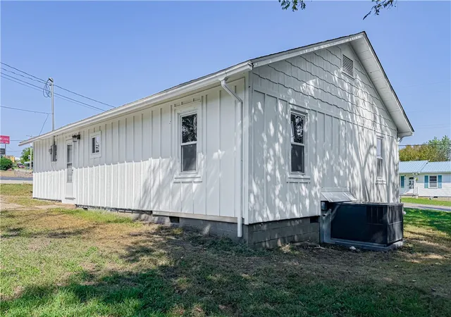 Photo 4 of Single family home for sale at 209 W Highway 62, Yellville, AR 72687 | MLS# 1360858 | Listing updated on 2026-09-02