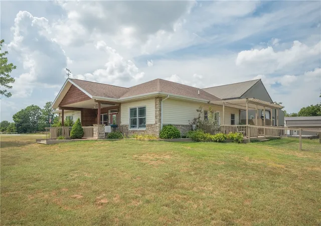 Photo 1 of Single family home for sale at 8708 Farm Rd 2140, Cassville, MO 65625 | MLS# 1360269 | Listing updated on 2026-09-03