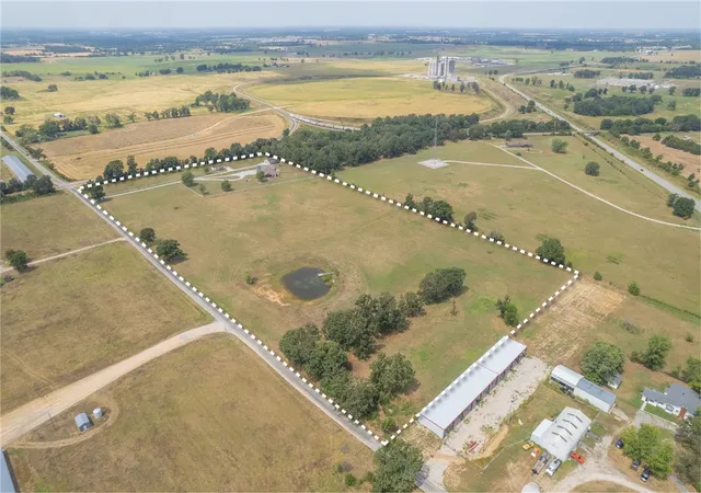 Photo 2 of Single family home for sale at 8708 Farm Rd 2140, Cassville, MO 65625 | MLS# 1360269 | Listing updated on 2026-09-03