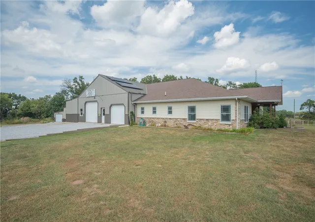 Photo 3 of Single family home for sale at 8708 Farm Rd 2140, Cassville, MO 65625 | MLS# 1360269 | Listing updated on 2026-09-03