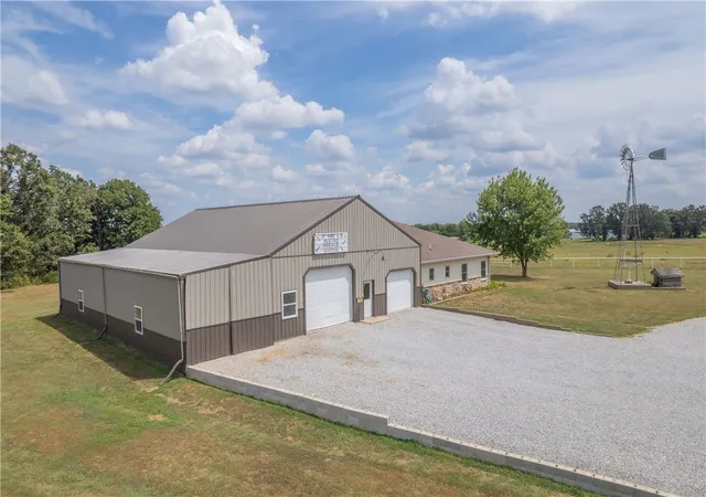 Photo 3 of Single family home for sale at 8708 Farm Rd 2140, Cassville, MO 65625 | MLS# 1360269 | Listing updated on 2026-09-03