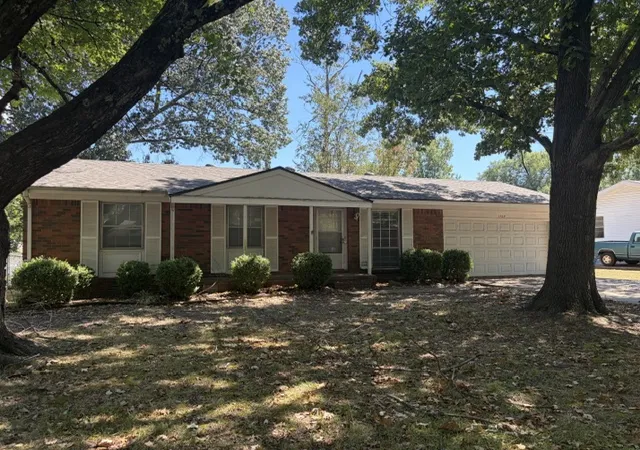 Photo 1 of Sale Pending at 1729 17th Circle, Russellville, AR 72801 | MLS# 1360925 | Listing updated on 2026-09-08