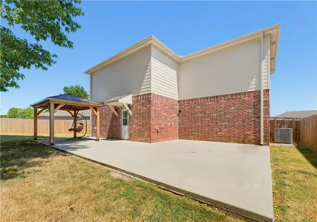 Photo 3 of Single family home for sale at 2202 S 10th Street, Rogers, AR 72758 | MLS# 1360615 | Listing updated on 2026-09-03