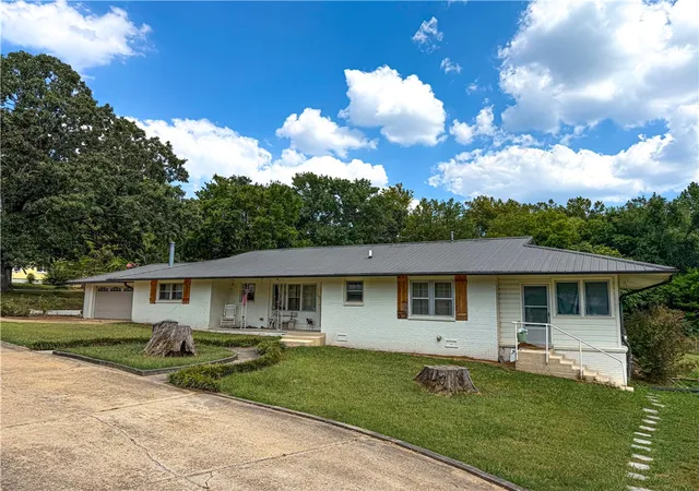 Photo 3 of Single family home for sale at 503 S Parrott Dr, Huntsville, AR 72740 | MLS# 1360761 | Listing updated on 2026-09-03