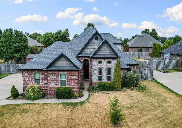 Photo 2 of Single family home for sale at 3803 Ne Oakbrooke Ave, Bentonville, AR 72712 | MLS# 1360641 | Listing updated on 2026-09-06