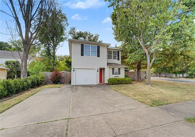 Photo 3 of Single family home for sale at 309 Eastern Ave, Fayetteville, AR 72701 | MLS# 1360960 | Listing updated on 2026-09-12