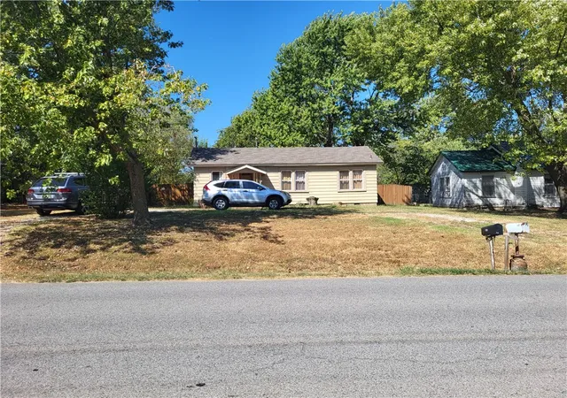 Photo 1 of Sale Pending at 411 S West Ave, Lincoln, AR 72744 | MLS# 1360948 | Listing updated on 2026-09-04