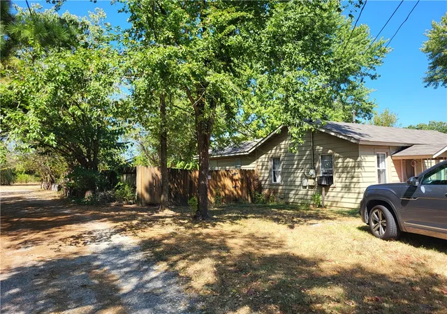 Photo 2 of Sale Pending at 411 S West Ave, Lincoln, AR 72744 | MLS# 1360948 | Listing updated on 2026-09-04