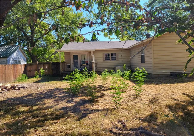 Photo 3 of Sale Pending at 411 S West Ave, Lincoln, AR 72744 | MLS# 1360948 | Listing updated on 2026-09-04