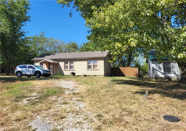 Photo 3 of Sale Pending at 411 S West Ave, Lincoln, AR 72744 | MLS# 1360948 | Listing updated on 2026-09-04