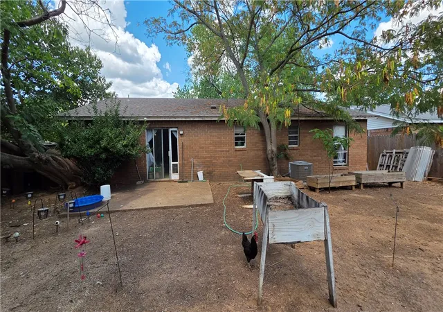 Photo 2 of Single family home for sale at 202 Eisenhower St, Morrilton, AR 72110 | MLS# 1360980 | Listing updated on 2026-09-22