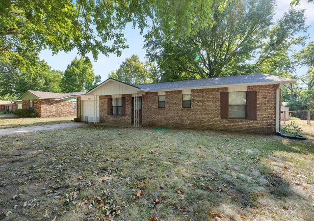 Photo 2 of Single family home for sale at 2816 Susan Carol Ln, Fayetteville, AR 72703 | MLS# 1360664 | Listing updated on 2026-09-03