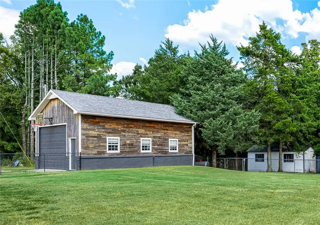 Photo 4 of Sale Pending at 809 Spring Crk Rd, Lowell, AR 72745 | MLS# 1360864 | Listing updated on 2026-09-09