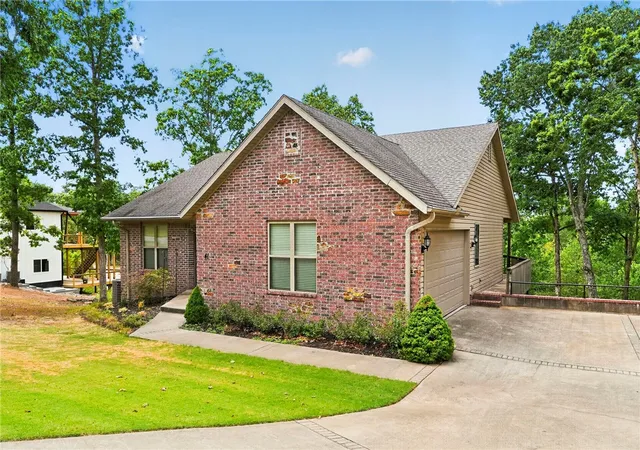 Photo 3 of Single family home for sale at 41 Village Rd, Rogers, AR 72756 | MLS# 1360348 | Listing updated on 2026-09-06
