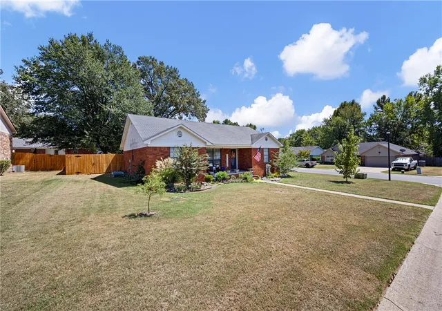 Photo 2 of Single family home for sale at 2111 S Ithaca Ave, Russellville, AR 72802 | MLS# 1360824 | Listing updated on 2026-09-03