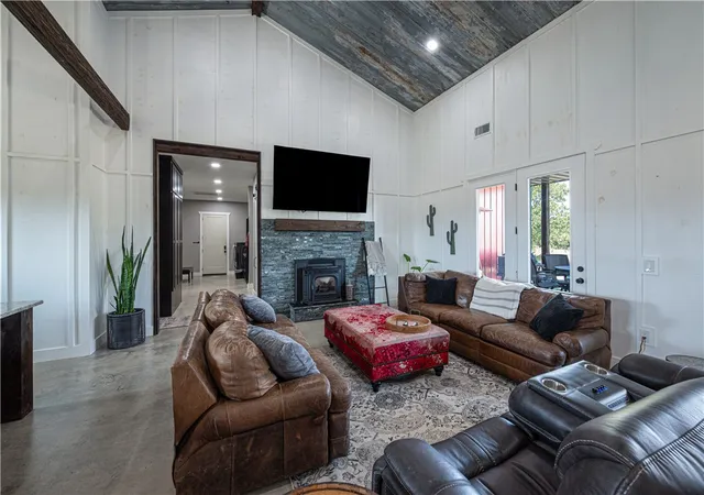 Photo 3 of Single family home for sale at 490 NW Holland Ave, Gentry, AR 72734 | MLS# 1360997 | Listing updated on 2026-09-04
