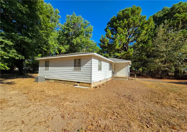 Photo 2 of Sale Pending at 47 N Crider Ave, Fayetteville, AR 72701 | MLS# 1361010 | Listing updated on 2026-09-10