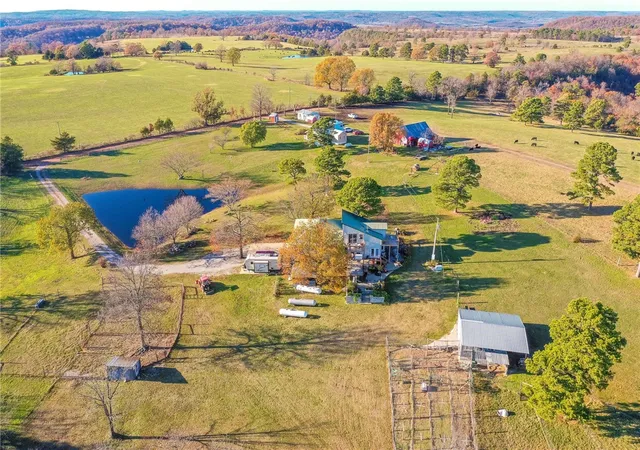 Photo 3 of Single family home for sale at 2333 Cr 507, Berryville, AR 72616 | MLS# 1360533 | Listing updated on 2026-09-04
