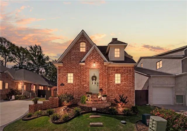 Photo 1 of Single family home for sale at 138 N Hawkstone Dr, Fayetteville, AR 72704 | MLS# 1361022 | Listing updated on 2026-09-13