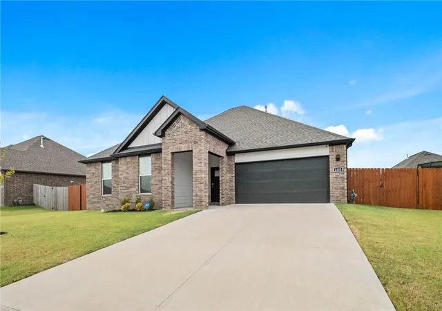 Photo 3 of Single family home for sale at 2105 Oliver St, Pea Ridge, AR 72751 | MLS# 1360753 | Listing updated on 2026-09-04