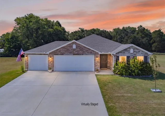 Photo 1 of Single family home for sale at 153 Stinson St, Elkins, AR 72727 | MLS# 1361046 | Listing updated on 2026-09-04