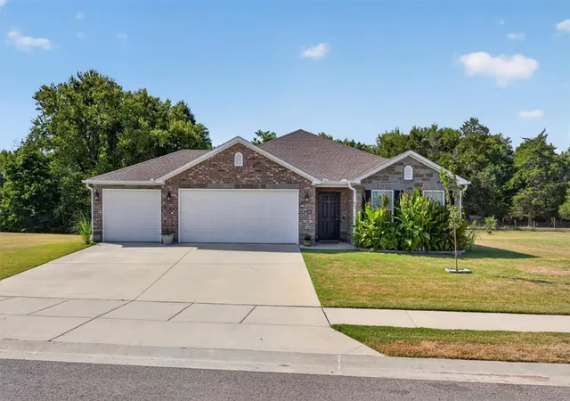 Photo 3 of Single family home for sale at 153 Stinson St, Elkins, AR 72727 | MLS# 1361046 | Listing updated on 2026-09-04