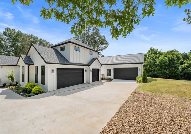 Photo 3 of Single family home for sale at 3335 Barrington Rd, Tontitown, AR 72704 | MLS# 1361075 | Listing updated on 2026-09-14