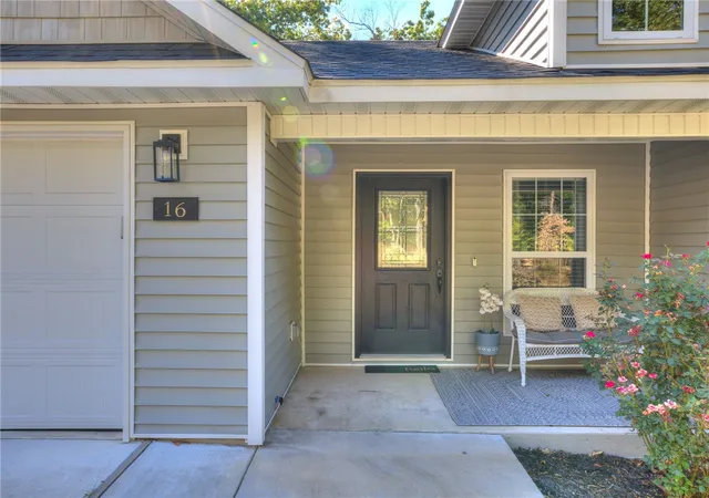 Photo 3 of Single family home for sale at 16 Lanark Cir, Bella Vista, AR 72715 | MLS# 1360987 | Listing updated on 2026-09-04