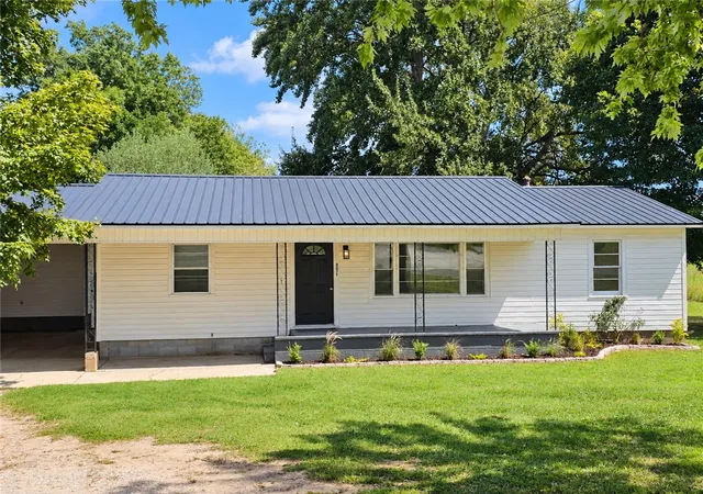 Photo 1 of Single family home for sale at 8677 S Highway 7, Harrison, AR 72601 | MLS# 1361131 | Listing updated on 2026-09-04
