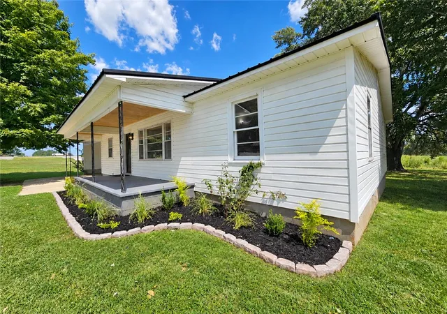 Photo 2 of Single family home for sale at 8677 S Highway 7, Harrison, AR 72601 | MLS# 1361131 | Listing updated on 2026-09-04