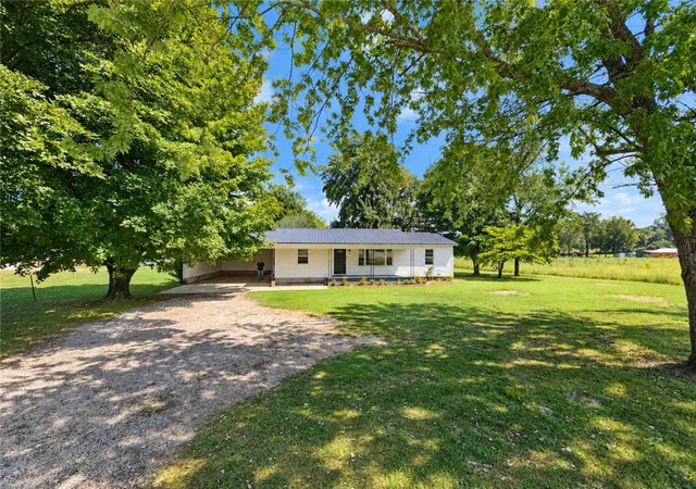 Photo 3 of Single family home for sale at 8677 S Highway 7, Harrison, AR 72601 | MLS# 1361131 | Listing updated on 2026-09-04
